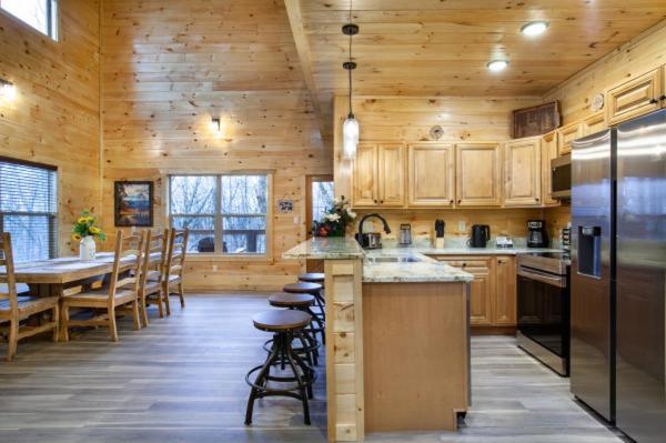 Escape To Nature's Embrace - Indoor Pool & Theatre Holiday home *