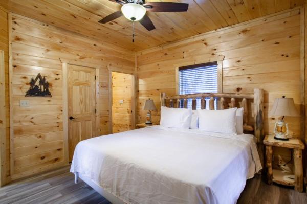 Escape To Nature's Embrace - Indoor Pool & Theatre Holiday home *