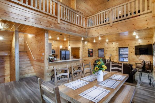 Escape To Nature's Embrace - Indoor Pool & Theatre * Gatlinburg