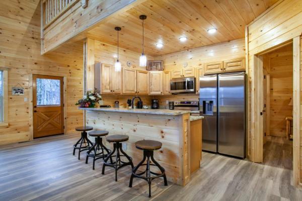 Escape To Nature's Embrace - Indoor Pool & Theatre Holiday home *