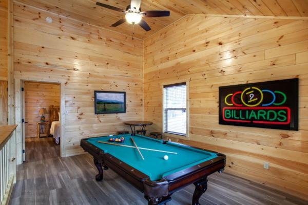 Escape To Nature's Embrace - Indoor Pool & Theatre *