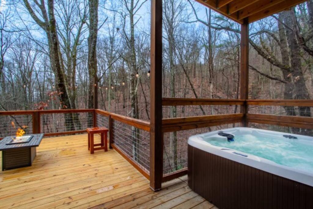 Escape To Nature's Embrace - Indoor Pool & Theatre * Gatlinburg