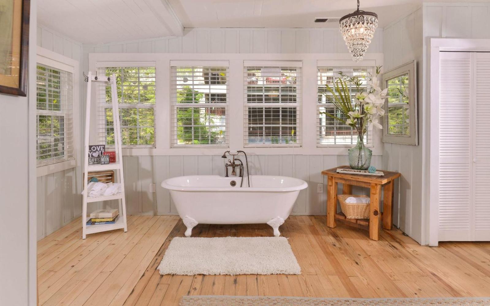 On River Time Villa *