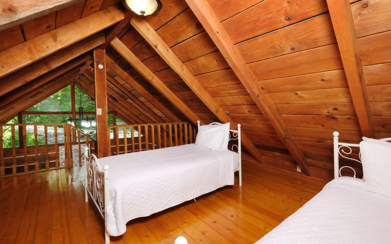 Henwoods Hideaway Villa Gatlinburg
