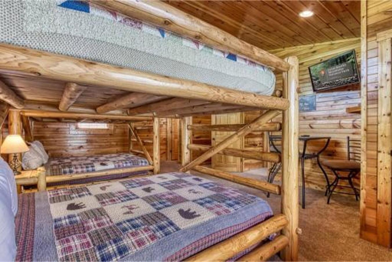 Dreams True With Luxury Cabin!
