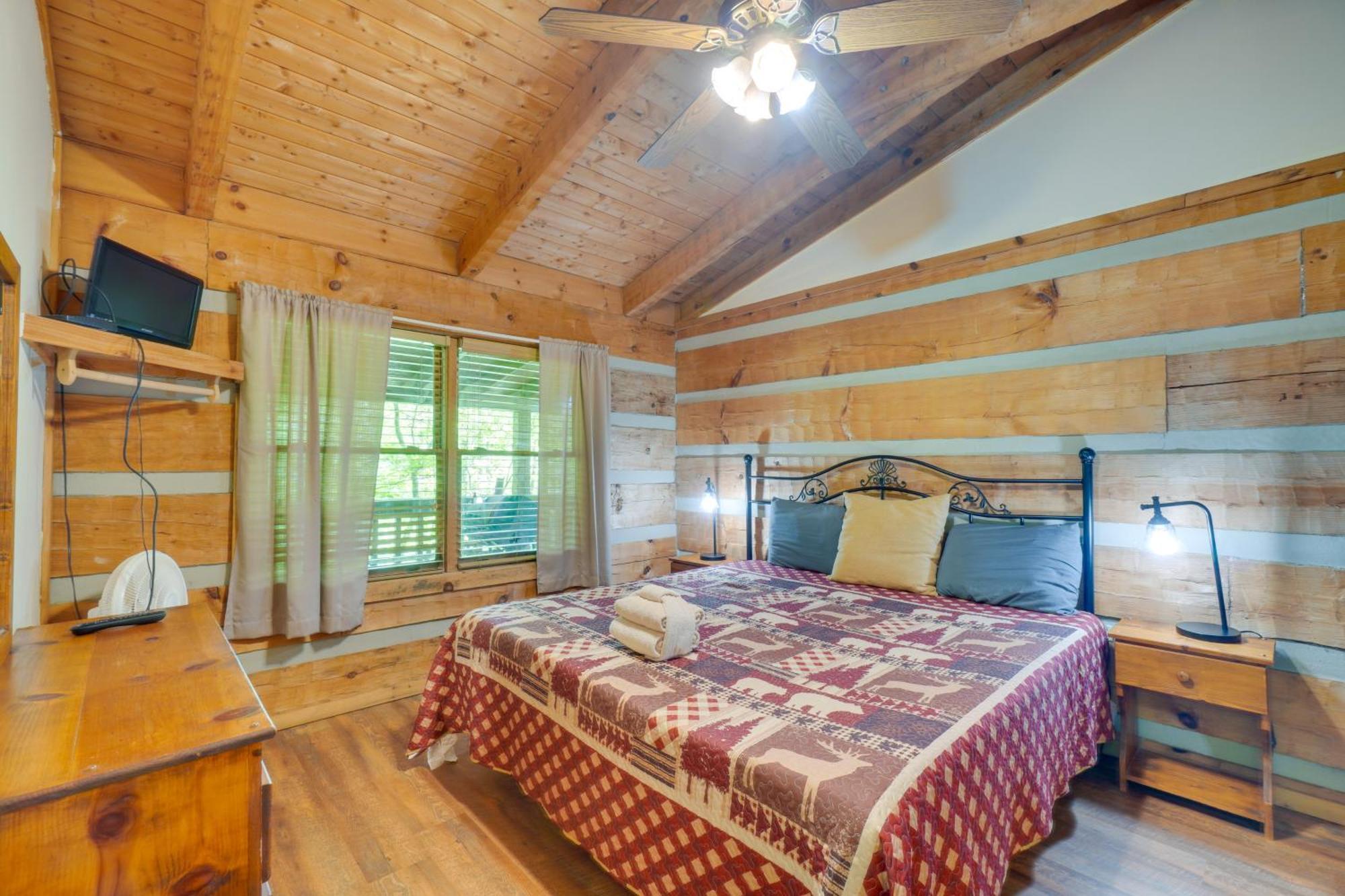 With Hot Tub About 6 Mi To Downtown! * Gatlinburg