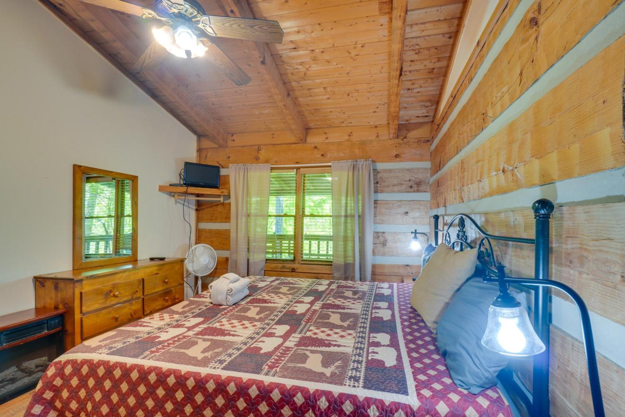 Holiday home With Hot Tub About 6 Mi To Downtown! *