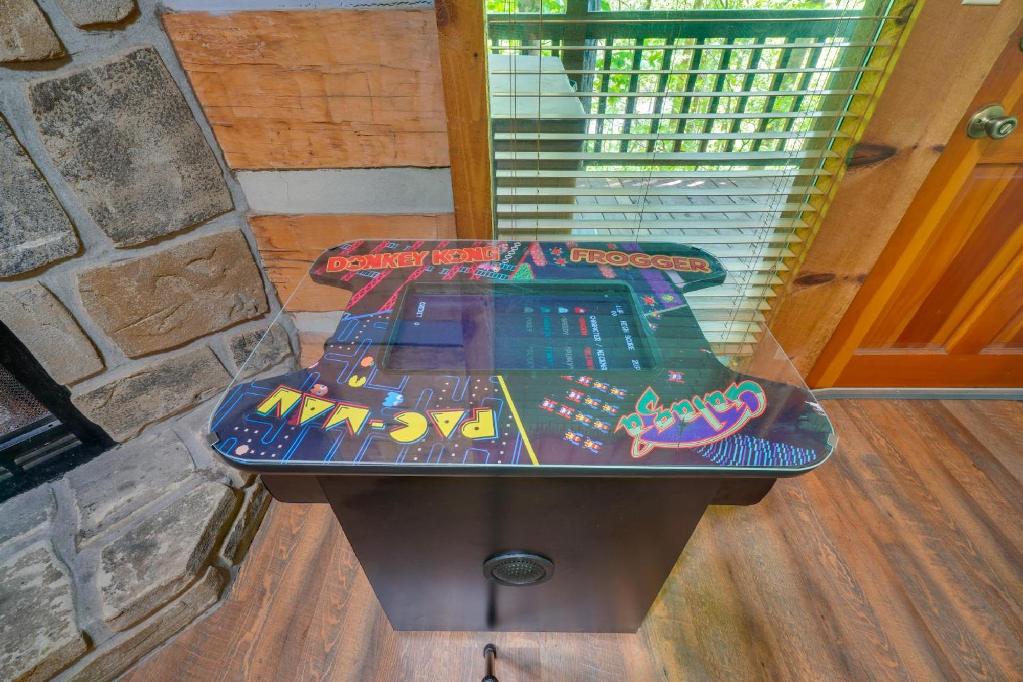 With Hot Tub About 6 Mi To Downtown! * Gatlinburg