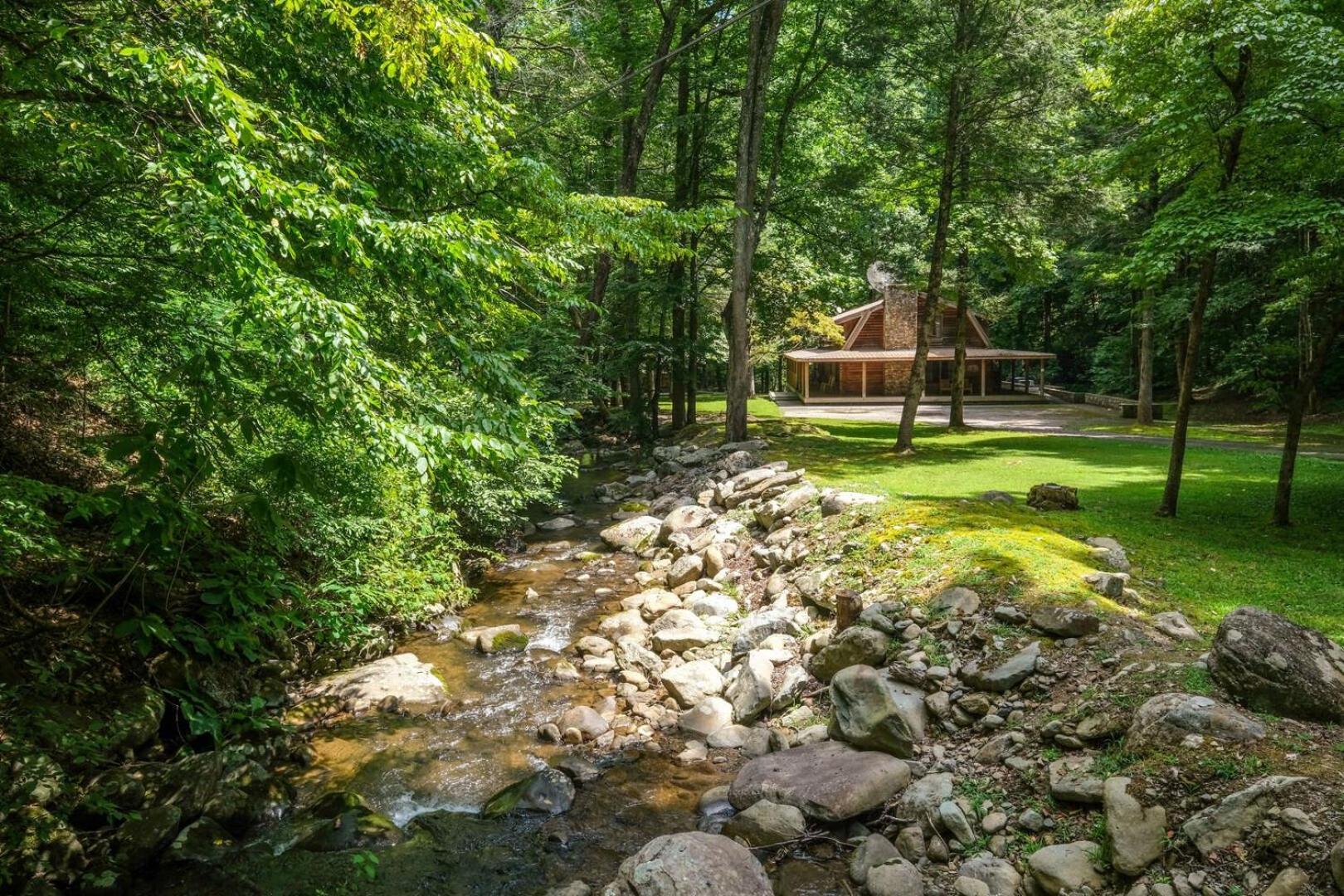 Creekside Spacious 4br Sleeps 12 Hot Tub Free Attraction Tickets Holiday home *