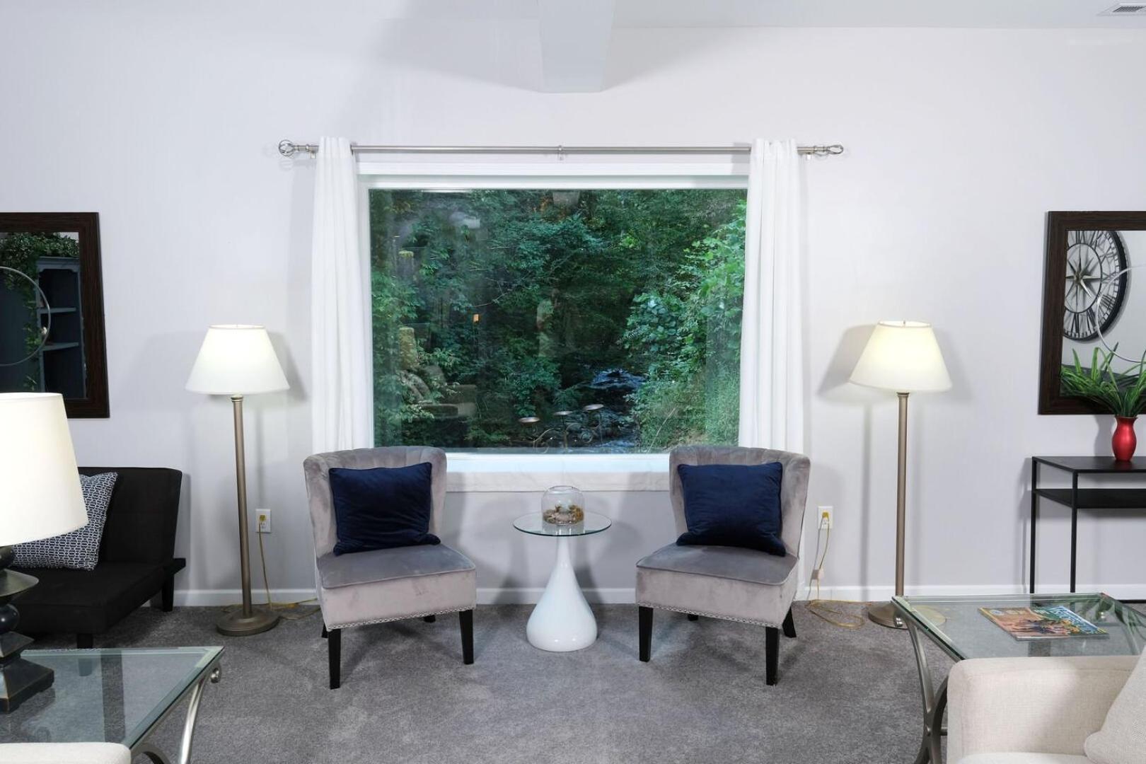 Modern And Romantic Creekside 1br Hot Tub! Free Attraction Tickets Holiday home *