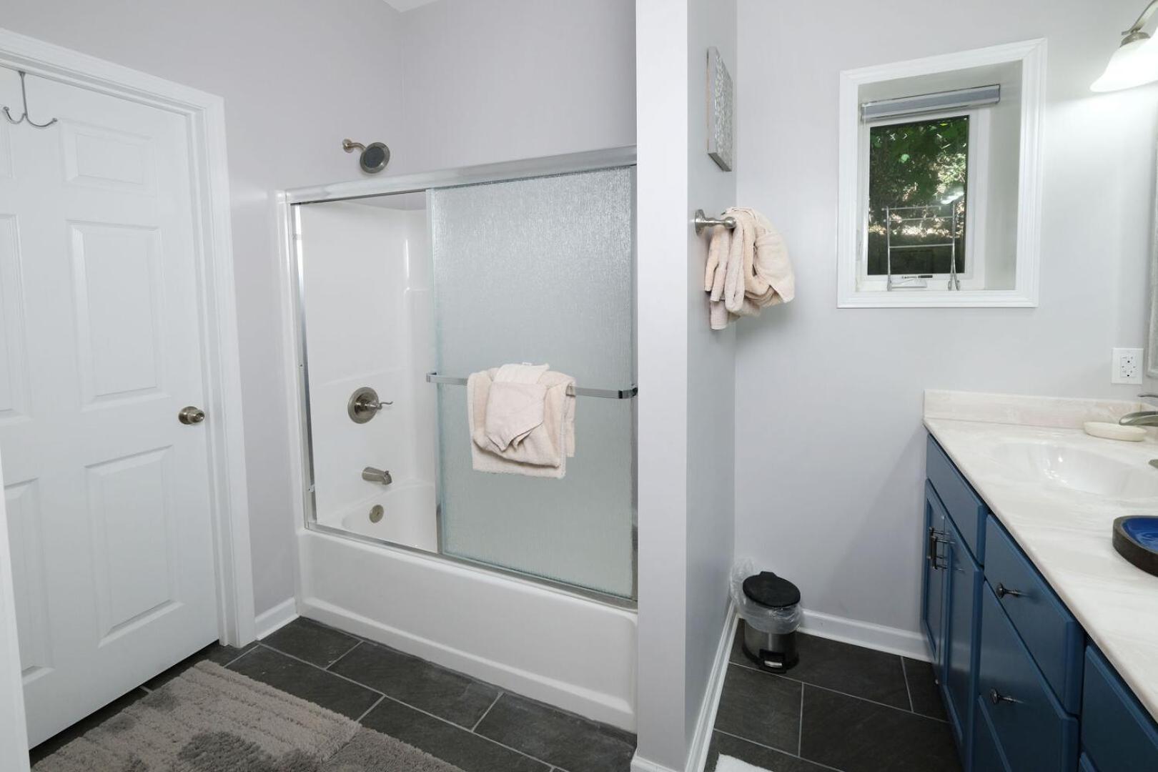 Modern And Romantic Creekside 1br Hot Tub! Free Attraction Tickets