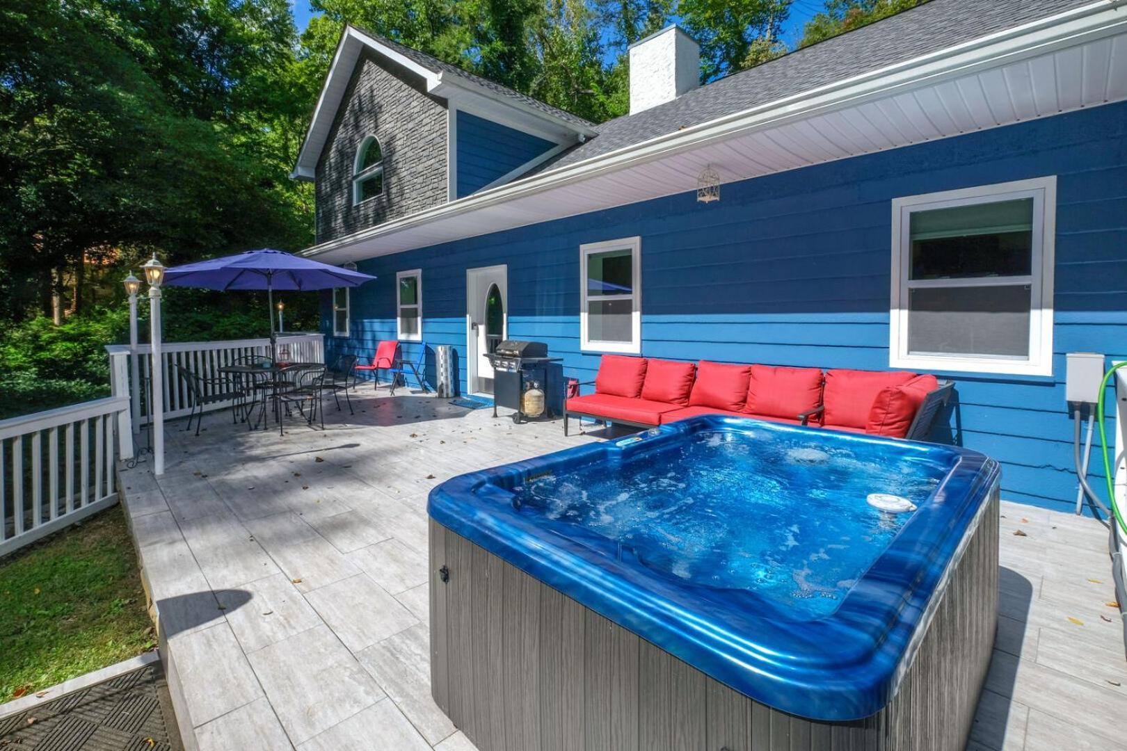 Modern And Romantic Creekside 1br Hot Tub! Free Attraction Tickets Gatlinburg