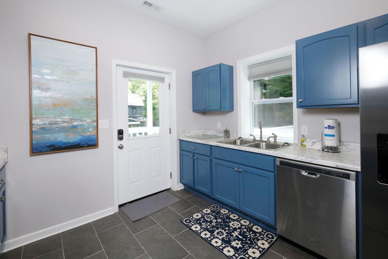 Modern And Romantic Creekside 1br Hot Tub! Free Attraction Tickets Holiday home Gatlinburg