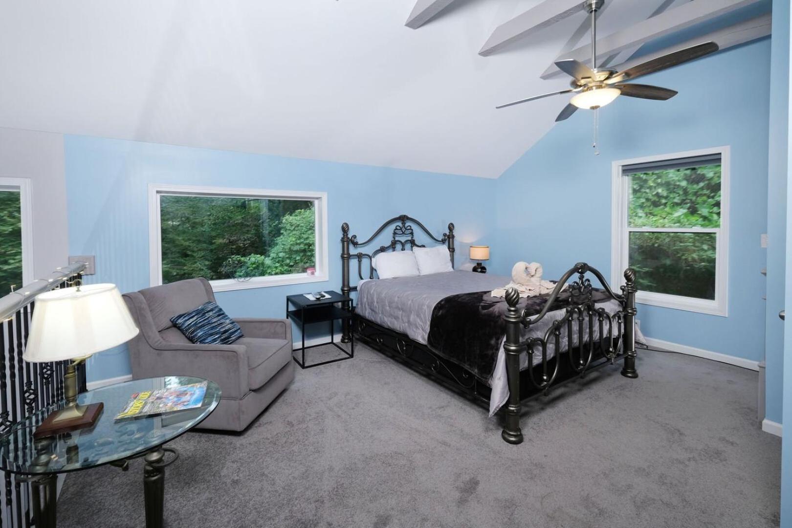 Modern And Romantic Creekside 1br Hot Tub! Free Attraction Tickets Holiday home Gatlinburg
