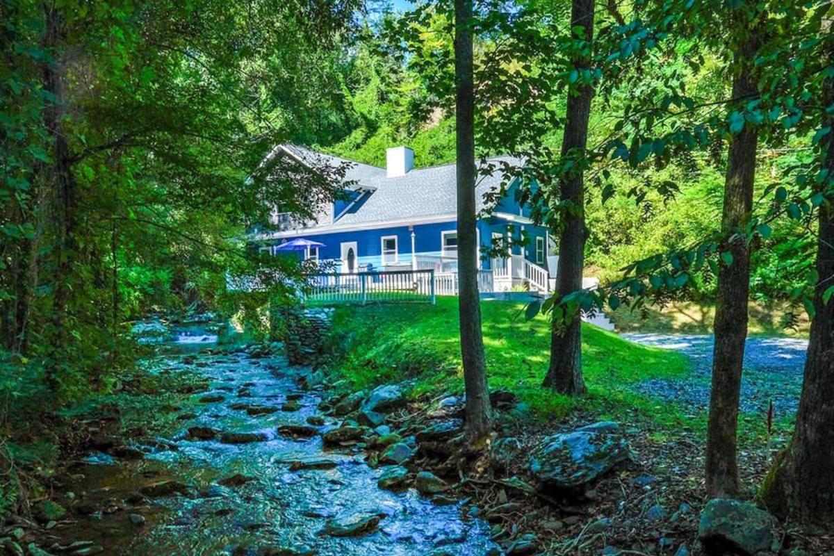 Holiday home Modern And Romantic Creekside 1br Hot Tub! Free Attraction Tickets Gatlinburg