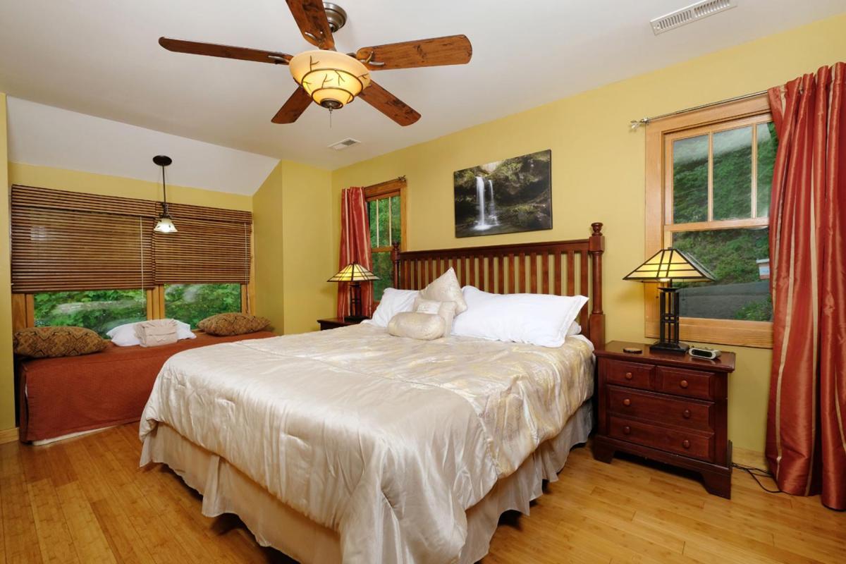 Holiday home Spacious 4br Just 7 Min To Downtown Gatlinburg