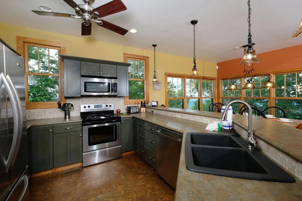 Spacious 4br Just 7 Min To Downtown Holiday home