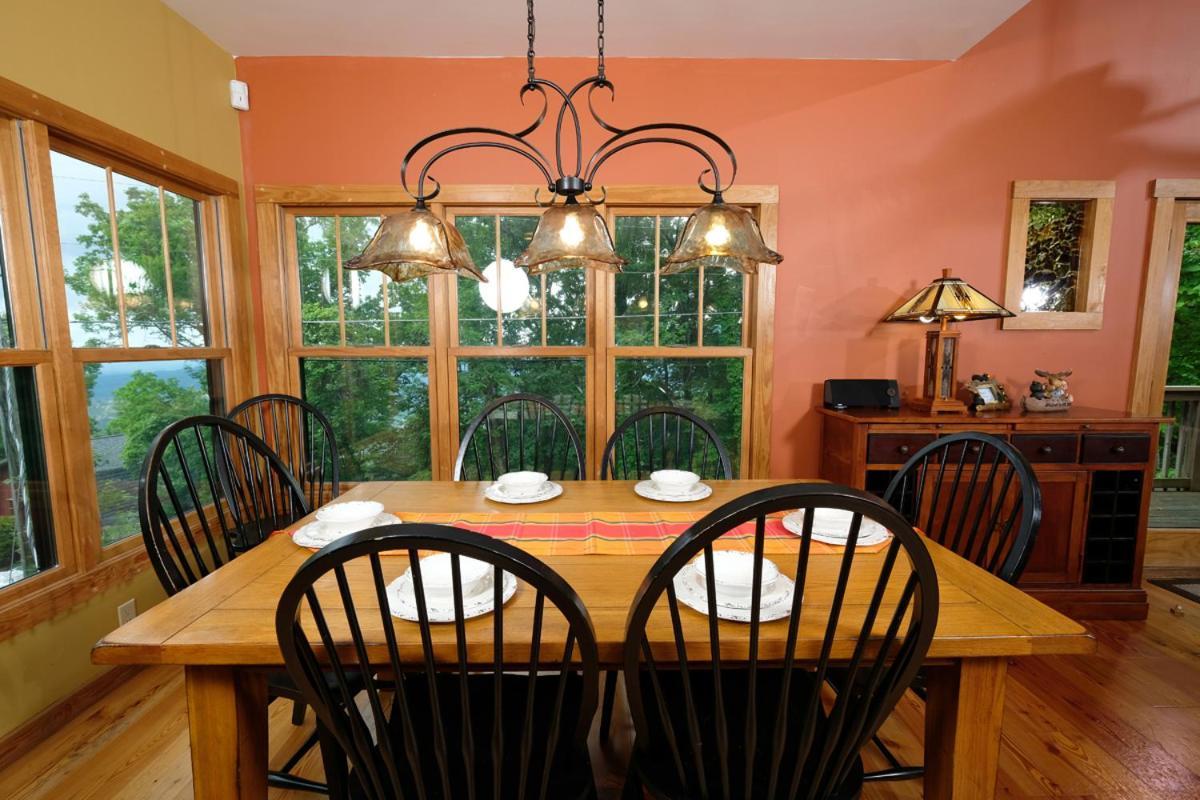 Spacious 4br Just 7 Min To Downtown Gatlinburg