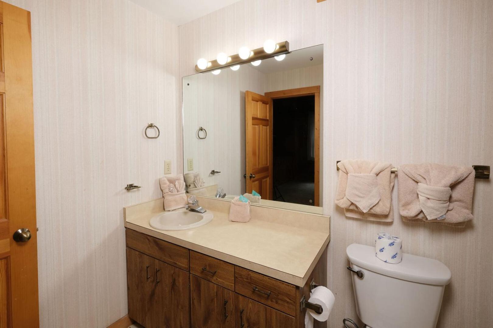 Creekside Spacious 4br Sleeps 12 Hot Tub Free Attraction Tickets Holiday home