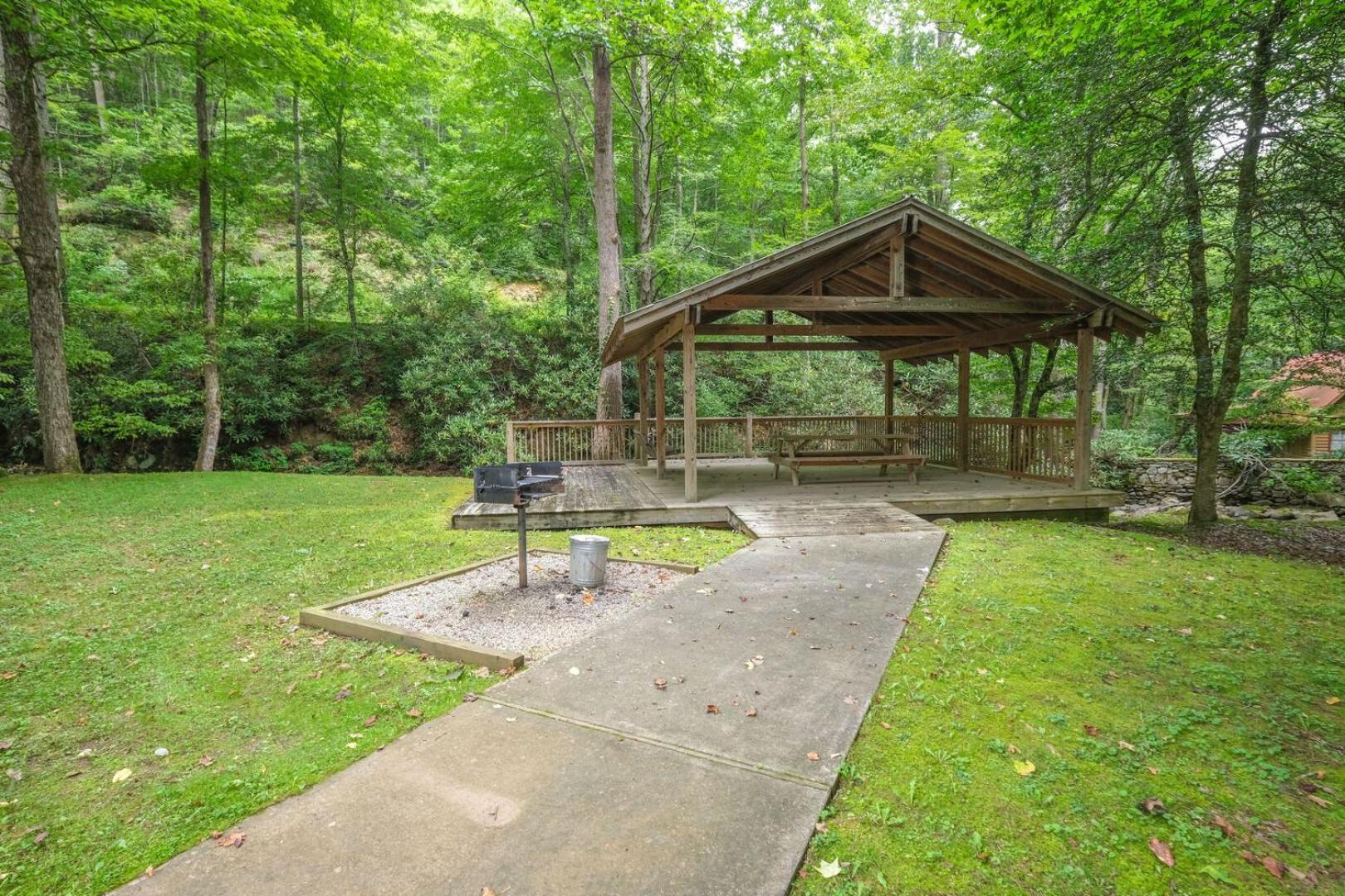 Holiday home Creekside Spacious 4br Sleeps 12 Hot Tub Free Attraction Tickets Gatlinburg