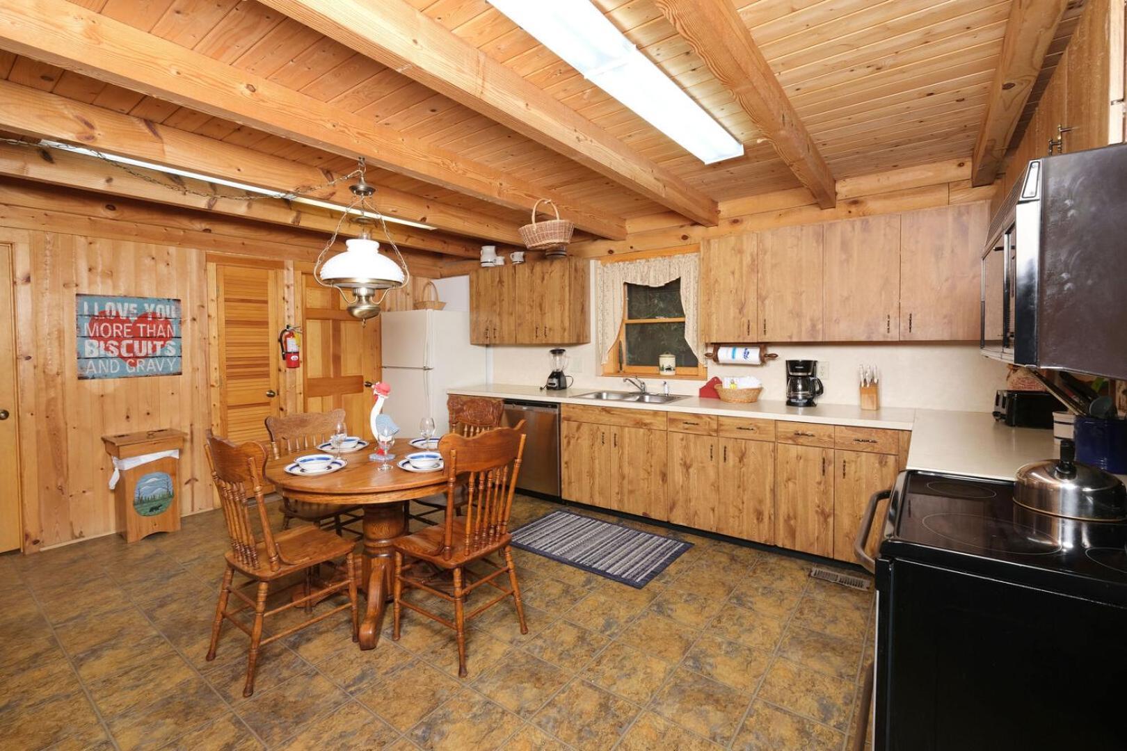 Holiday home Creekside Spacious 4br Sleeps 12 Hot Tub Free Attraction Tickets Gatlinburg