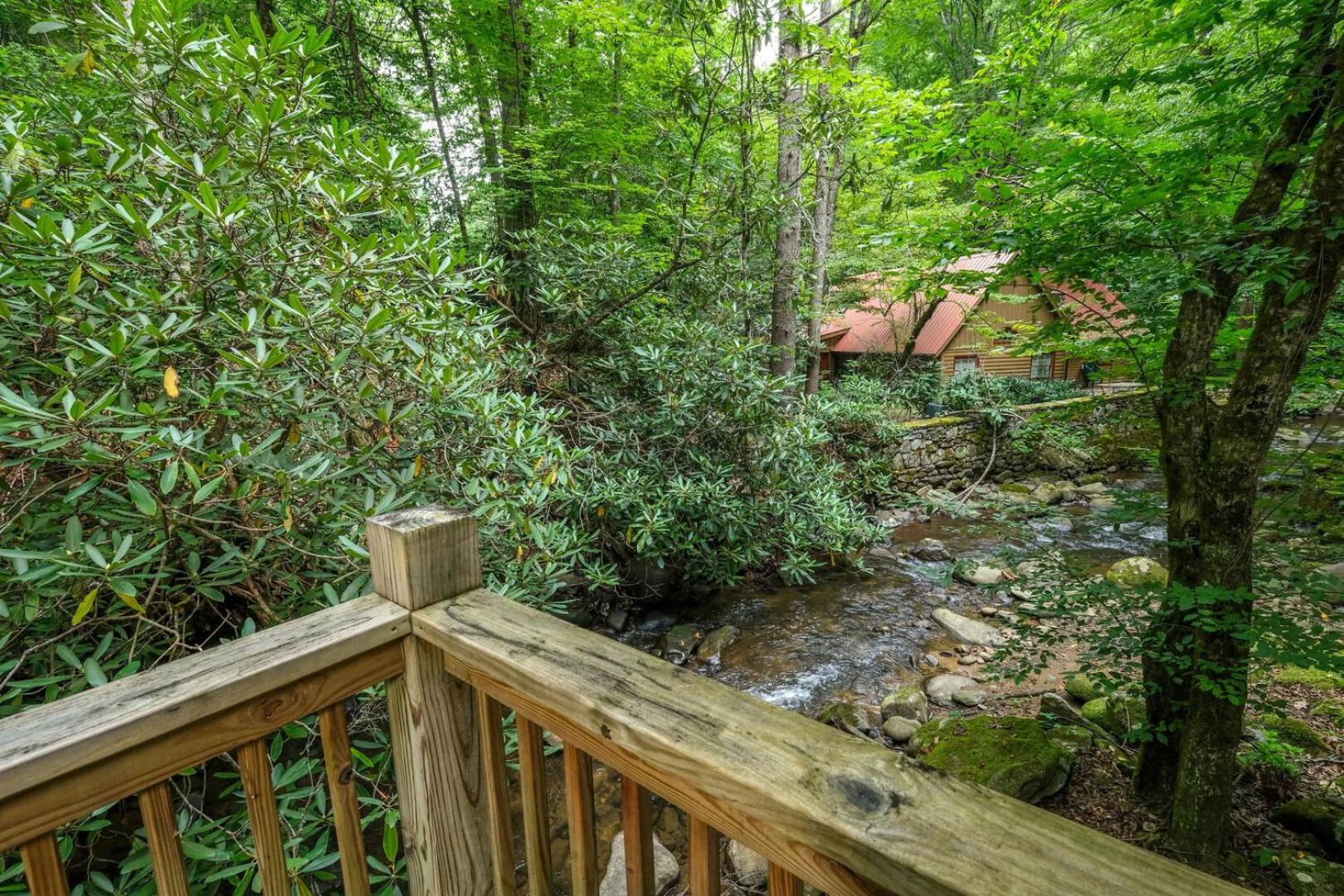 Holiday home Creekside Spacious 4br Sleeps 12 Hot Tub Free Attraction Tickets Gatlinburg