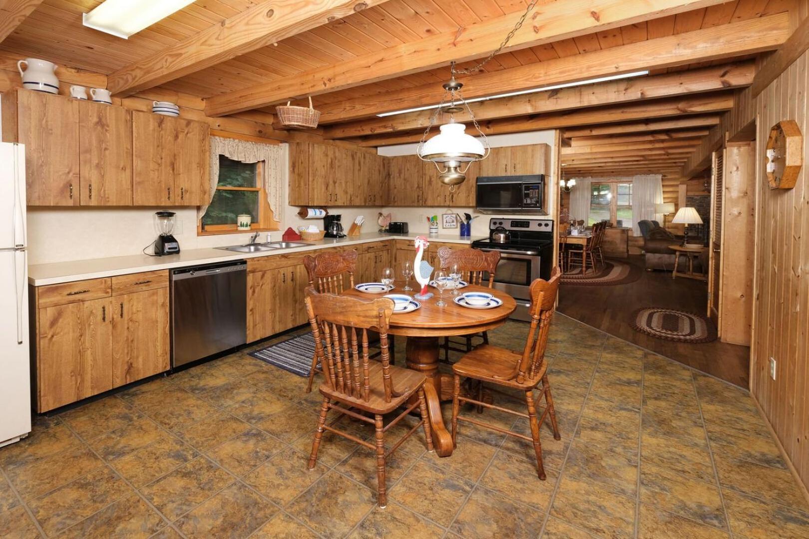 Creekside Spacious 4br Sleeps 12 Hot Tub Free Attraction Tickets Holiday home