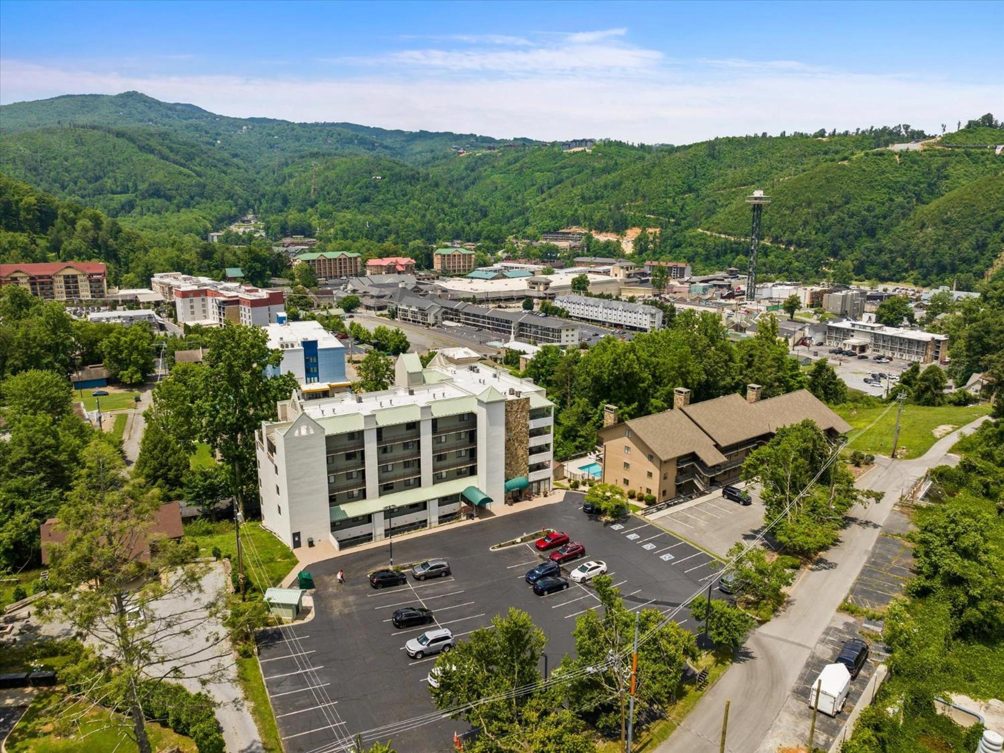 Luxurious 2br Views! Walking Distance To Dwtn Gatlinburg!
