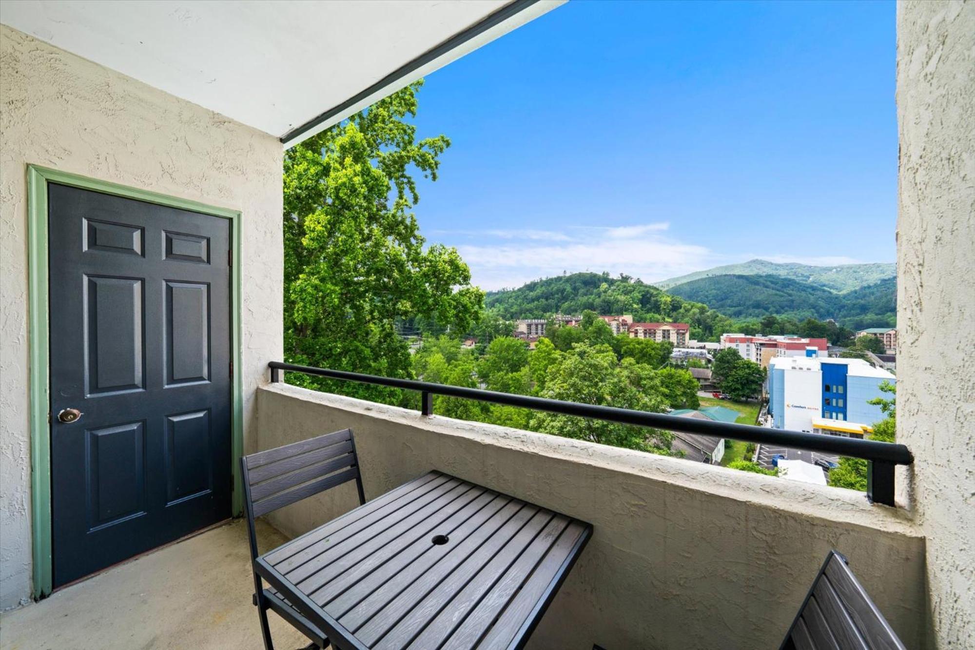 Luxurious 2br Views! Walking Distance To Dwtn Gatlinburg! Holiday home