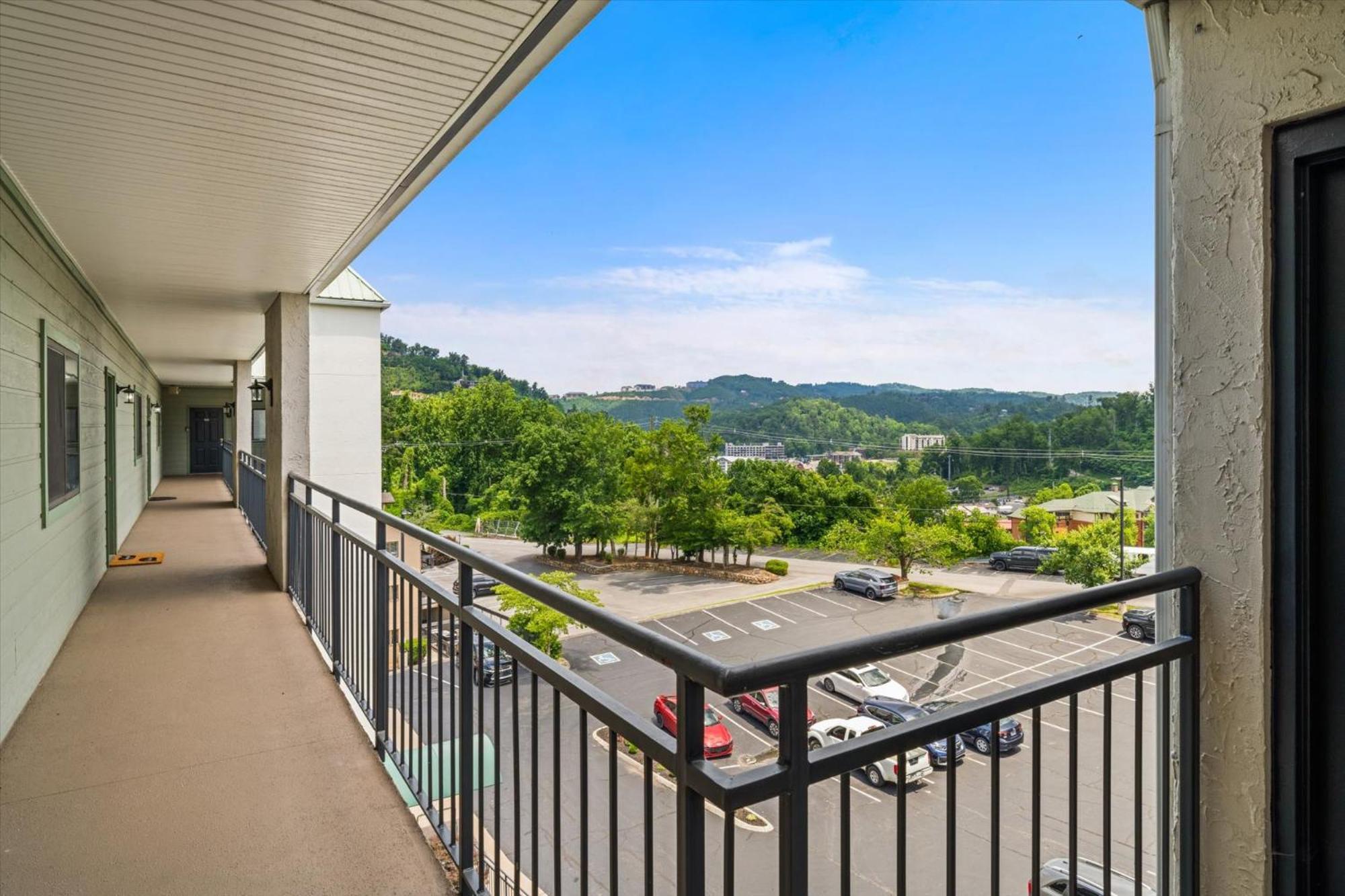 Luxurious 2br Views! Walking Distance To Dwtn Gatlinburg! *