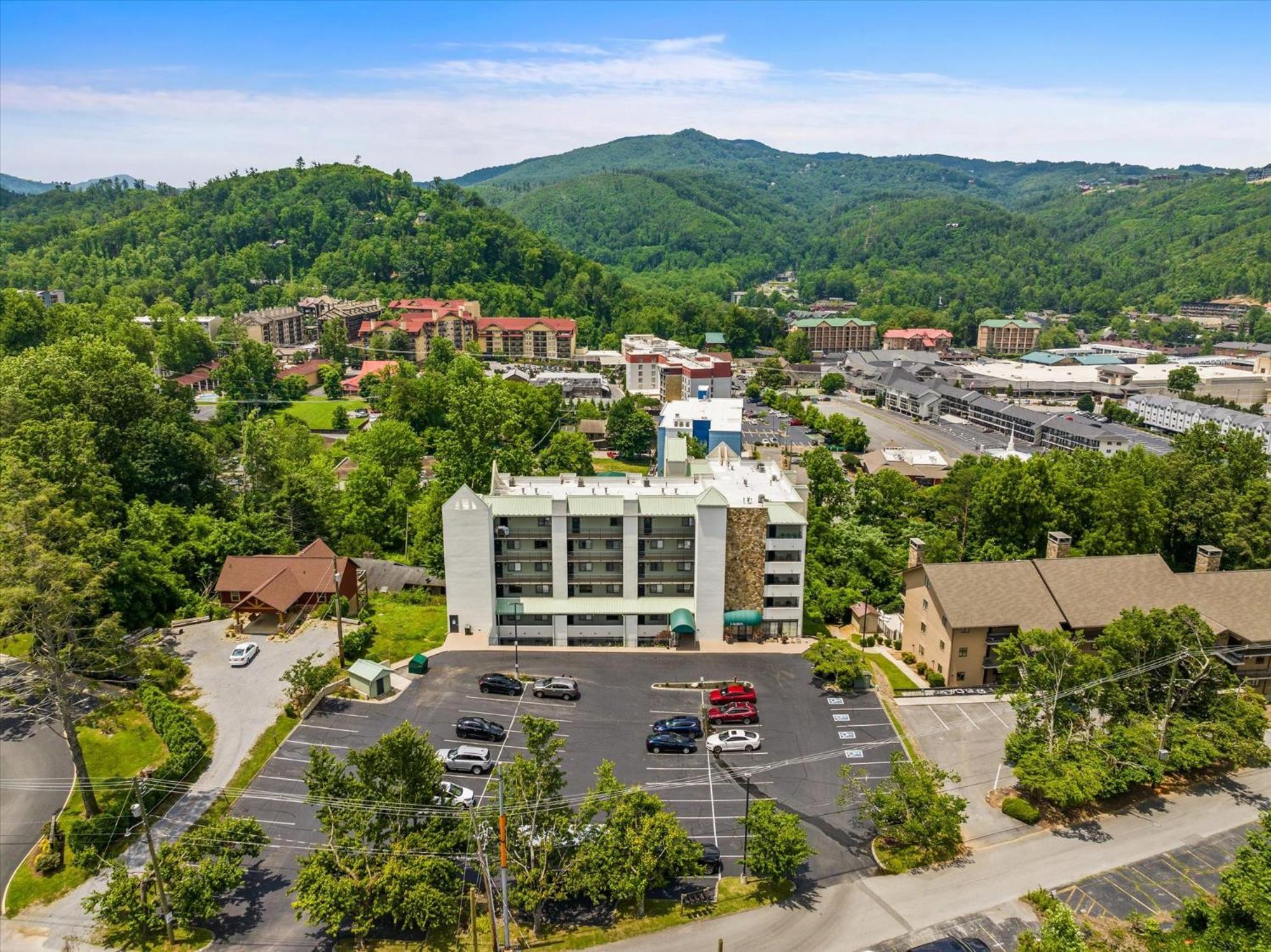 Luxurious 2br Views! Walking Distance To Dwtn Gatlinburg!