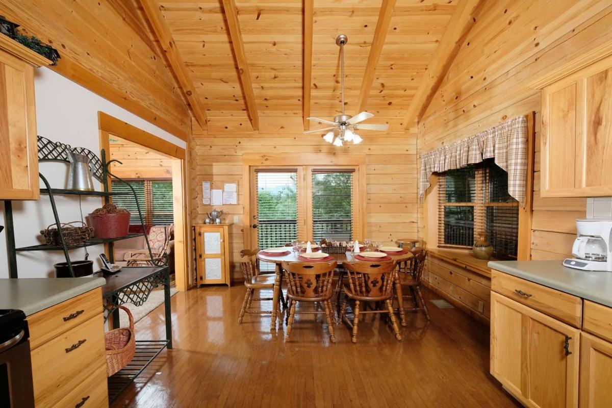 Cozy 3br Just 7 Min To Dwtn Hot Tub Free Attraction Tickets Holiday home