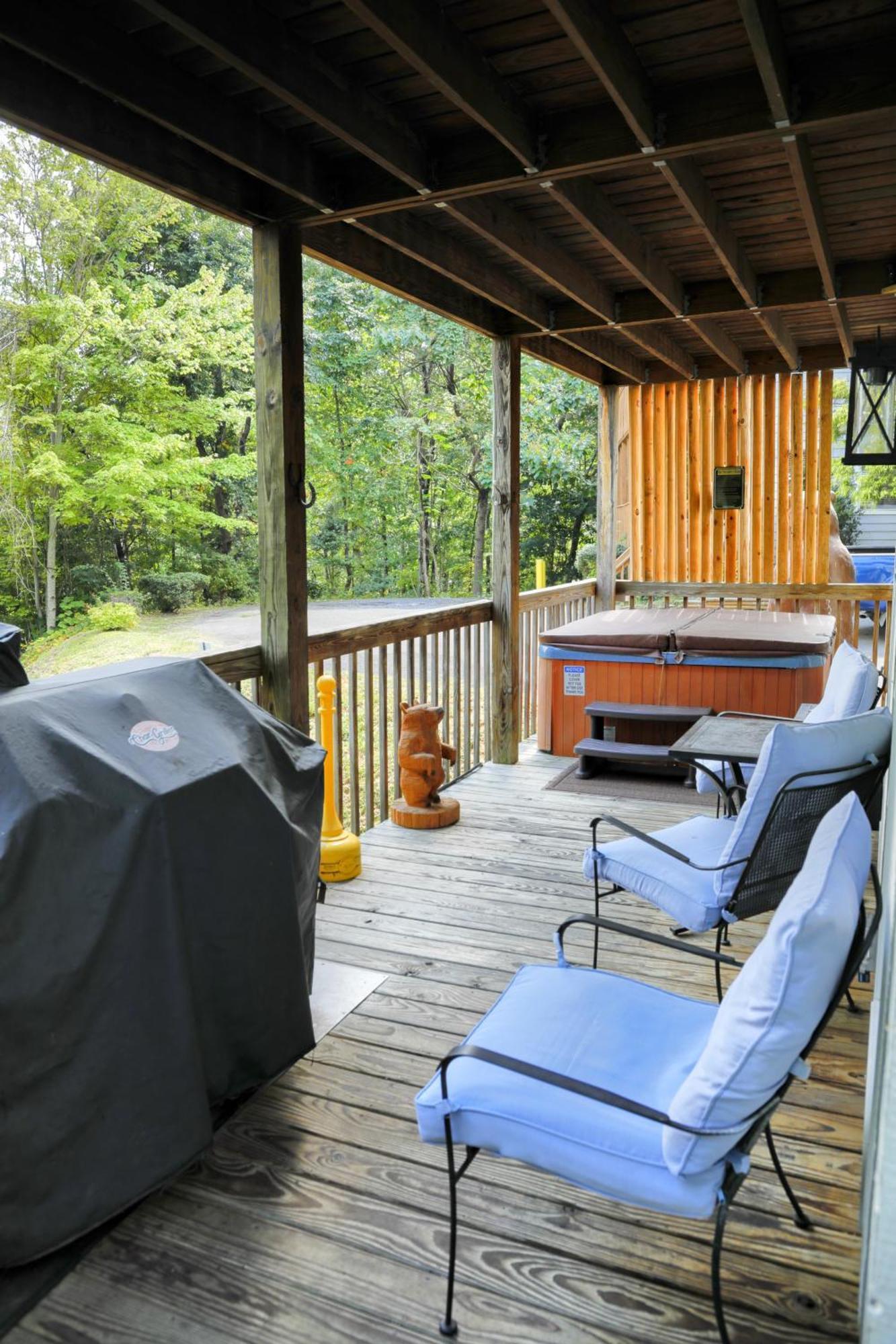 3 Pools, Pool Table, Hot Tub, Arcade! * Gatlinburg