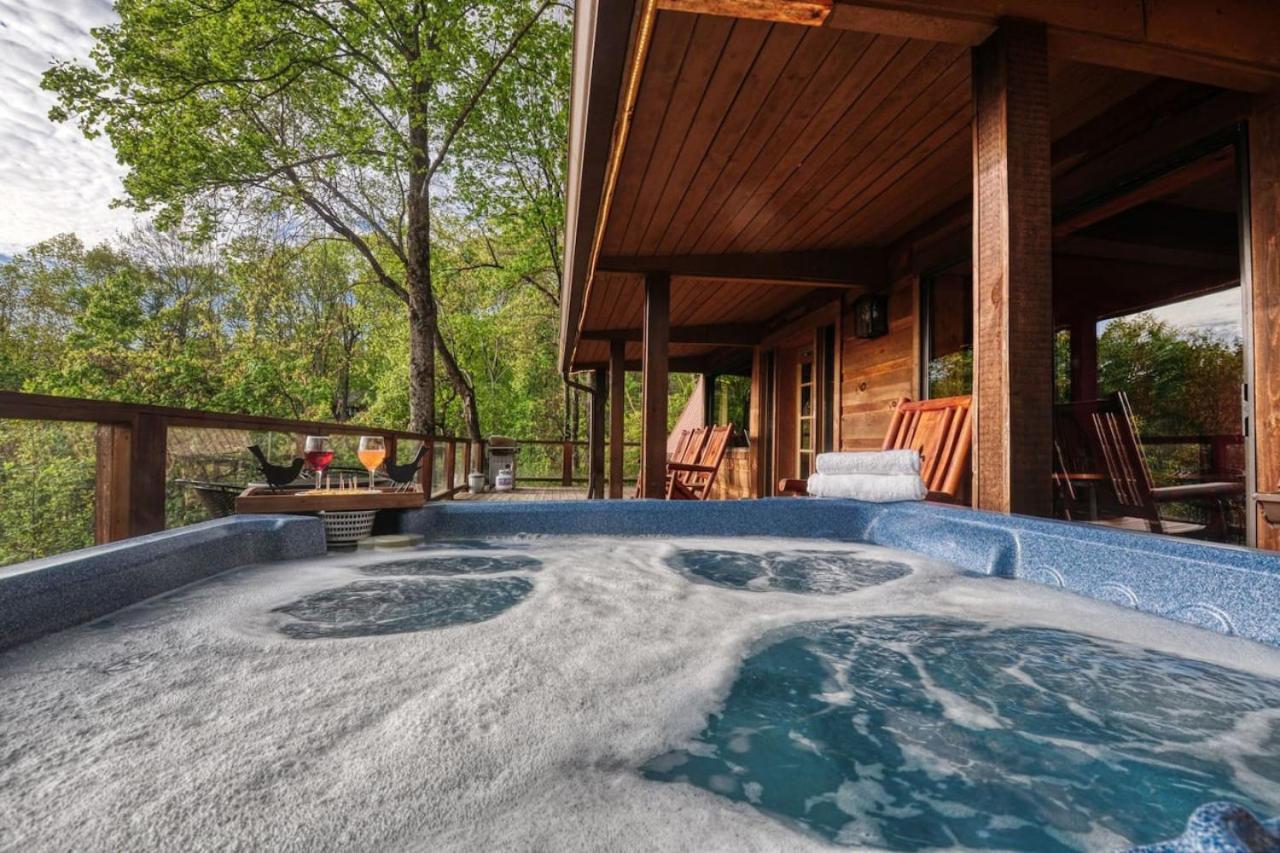 Bear Is Buellers Day Off Holiday home Gatlinburg