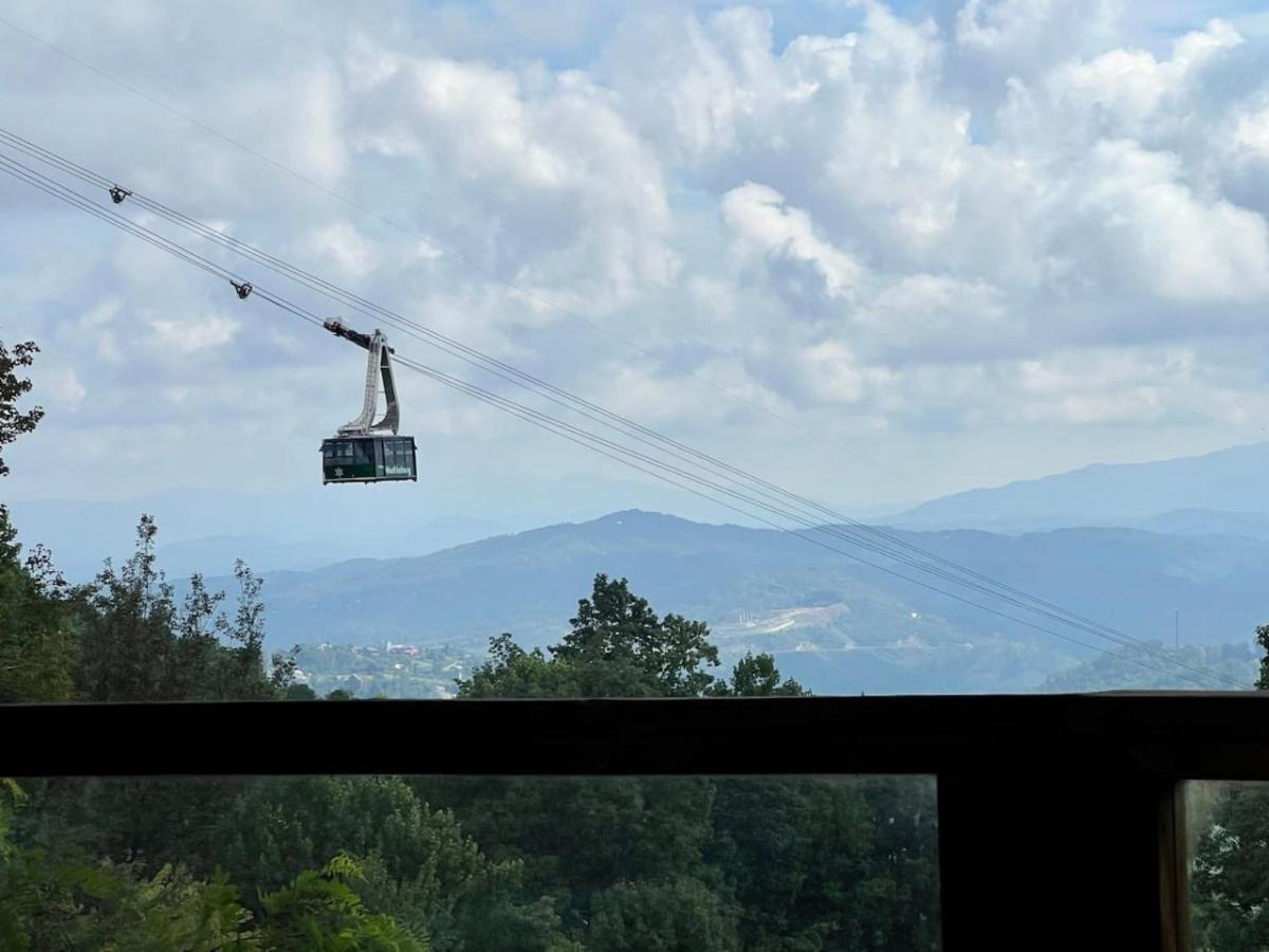 Holiday home Bear Is Buellers Day Off Gatlinburg