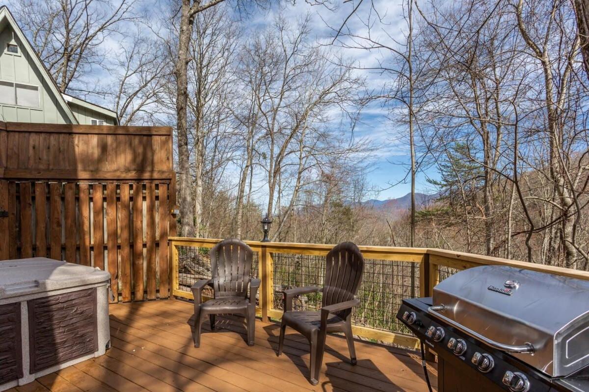 3 Miles To Gsmnp & Dtwn Good Views Hottub A-frame Holiday home Gatlinburg