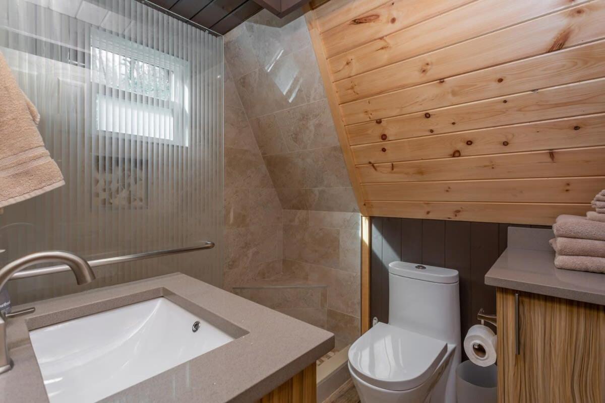 3 Miles To Gsmnp & Dtwn Good Views Hottub A-frame Gatlinburg