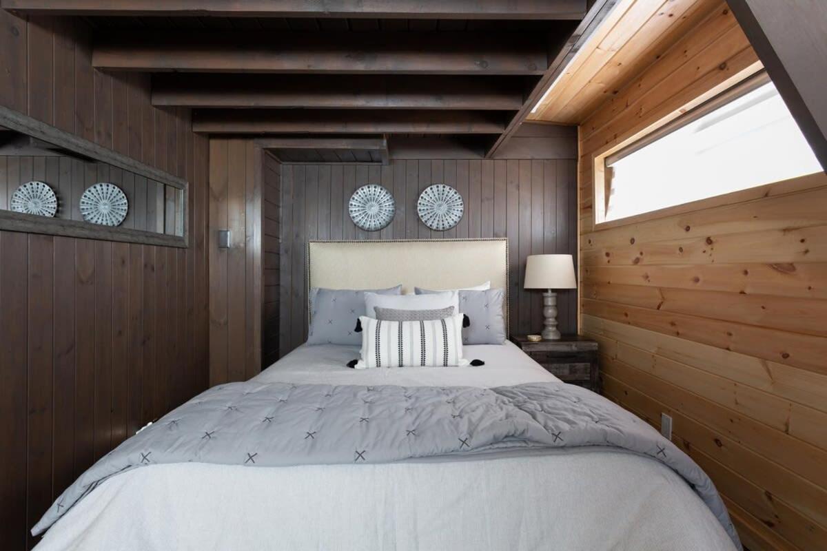3 Miles To Gsmnp & Dtwn Good Views Hottub A-frame Holiday home *