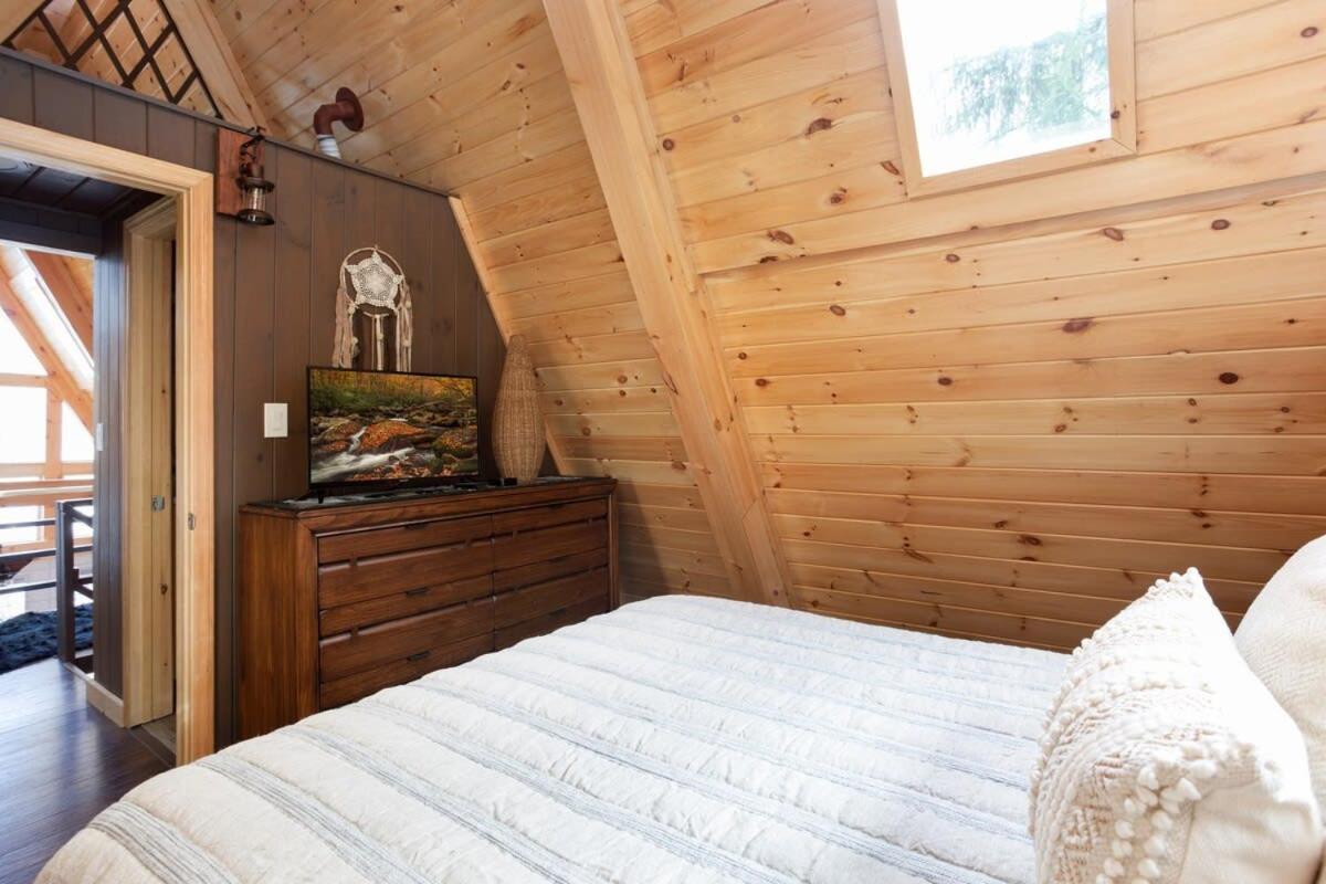3 Miles To Gsmnp & Dtwn Good Views Hottub A-frame Gatlinburg