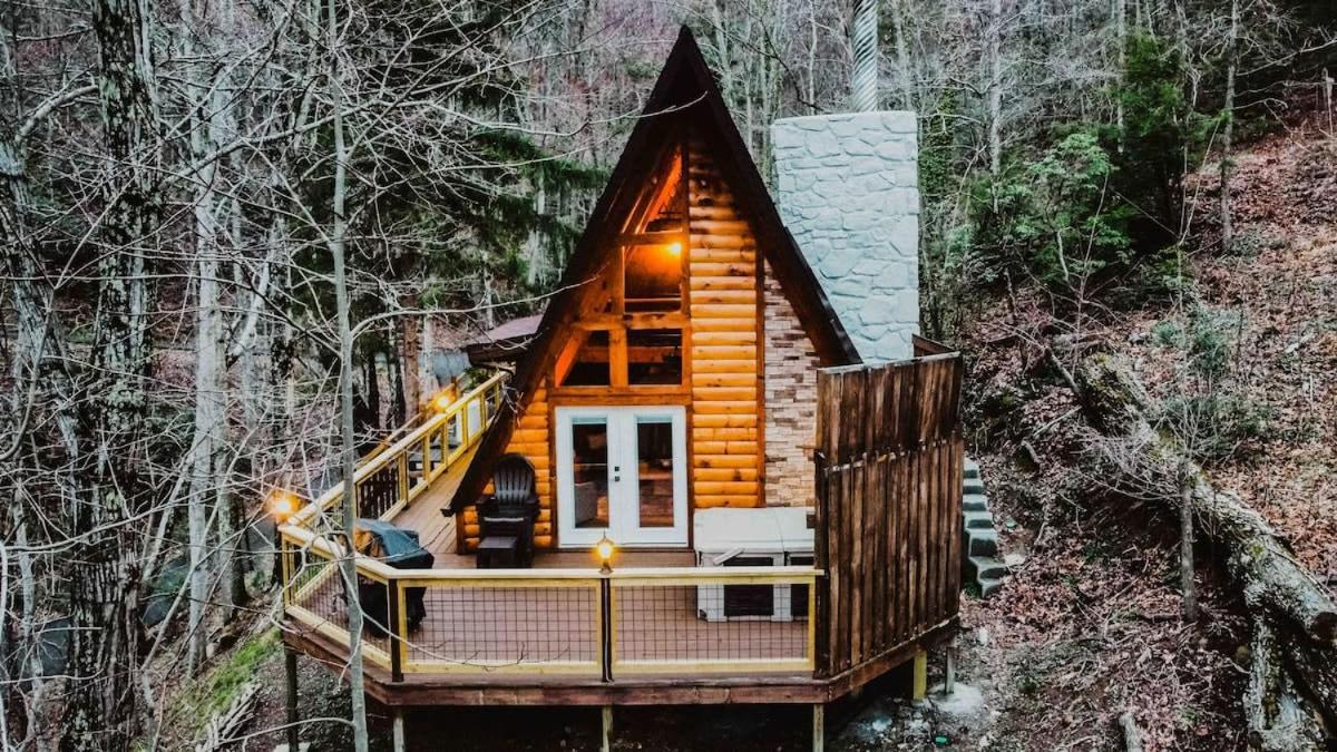 3 Miles To Gsmnp & Dtwn Good Views Hottub A-frame Gatlinburg