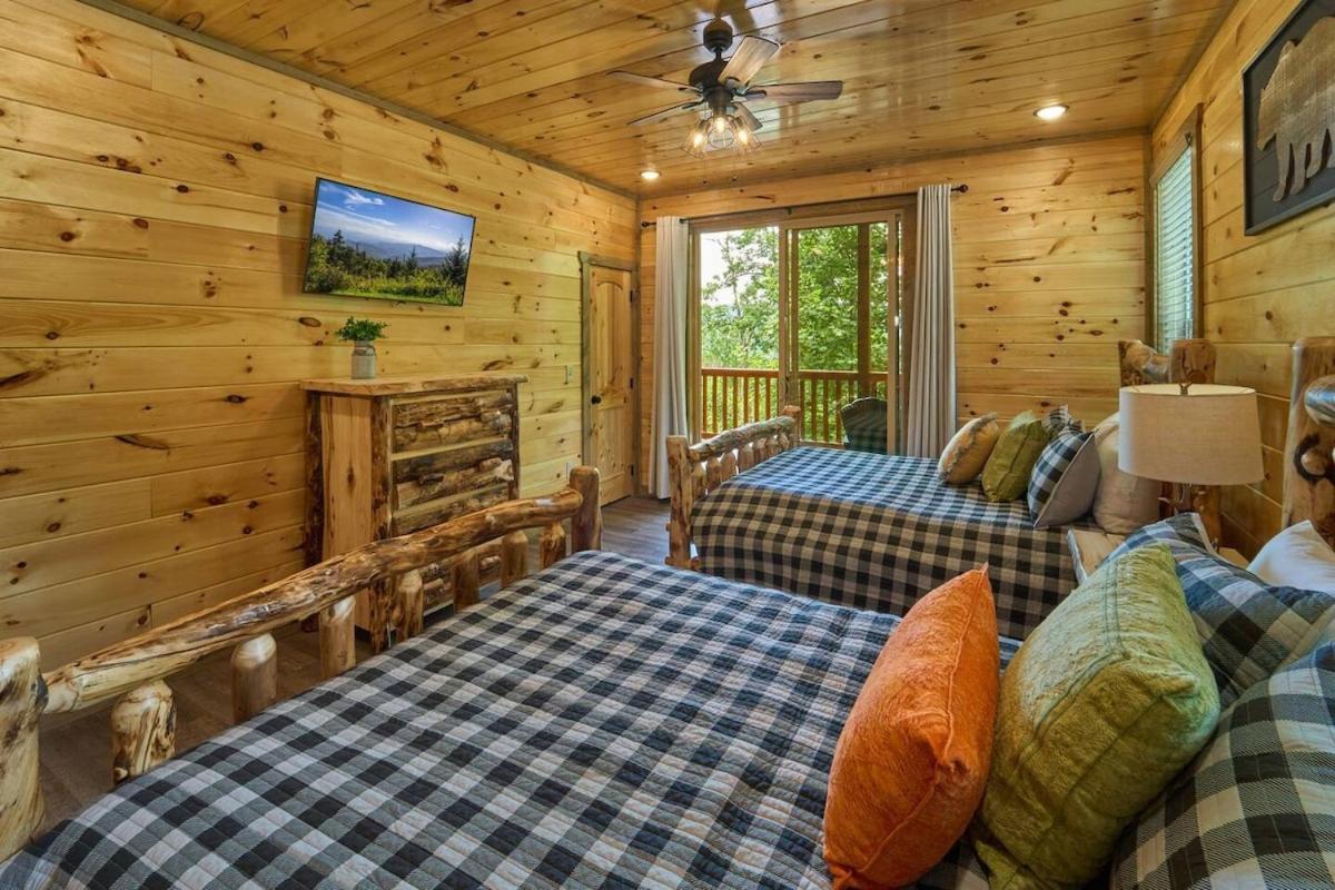 Mountain View, Indoor Pool, Luxury Cabin, Bears Holiday home Gatlinburg