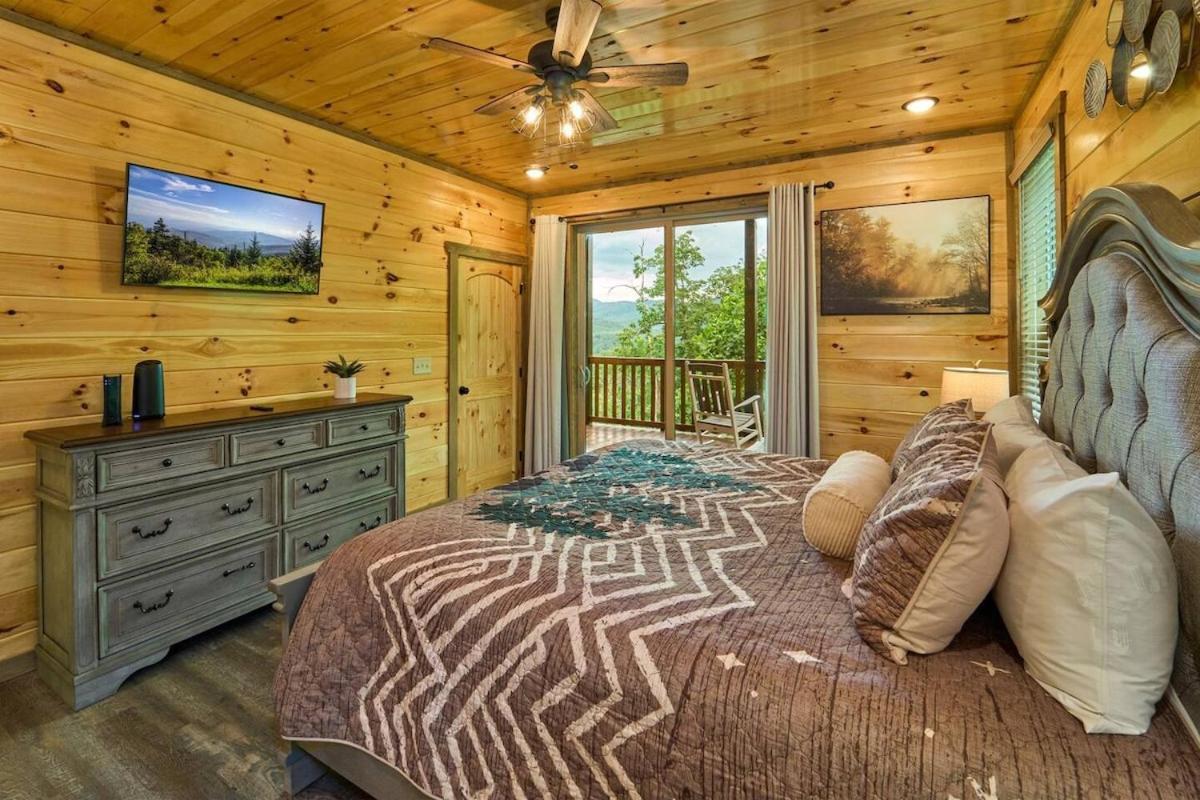 Mountain View, Indoor Pool, Luxury Cabin, Bears Holiday home *