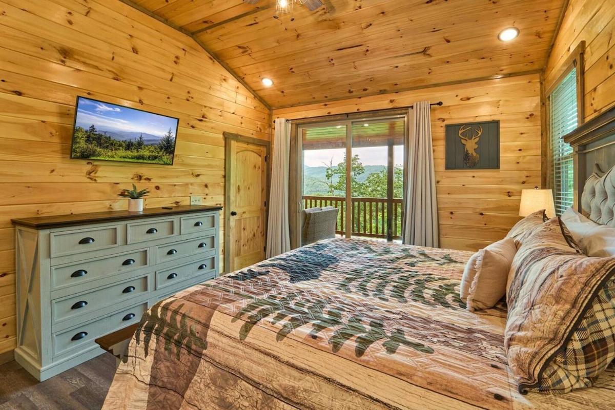 Mountain View, Indoor Pool, Luxury Cabin, Bears Holiday home *