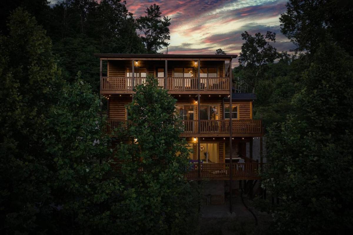 Holiday home Mountain View, Indoor Pool, Luxury Cabin, Bears *
