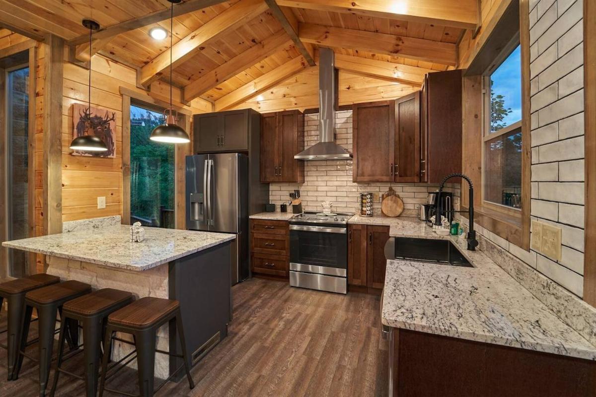 Mountain View, Indoor Pool, Luxury Cabin, Bears Holiday home Gatlinburg