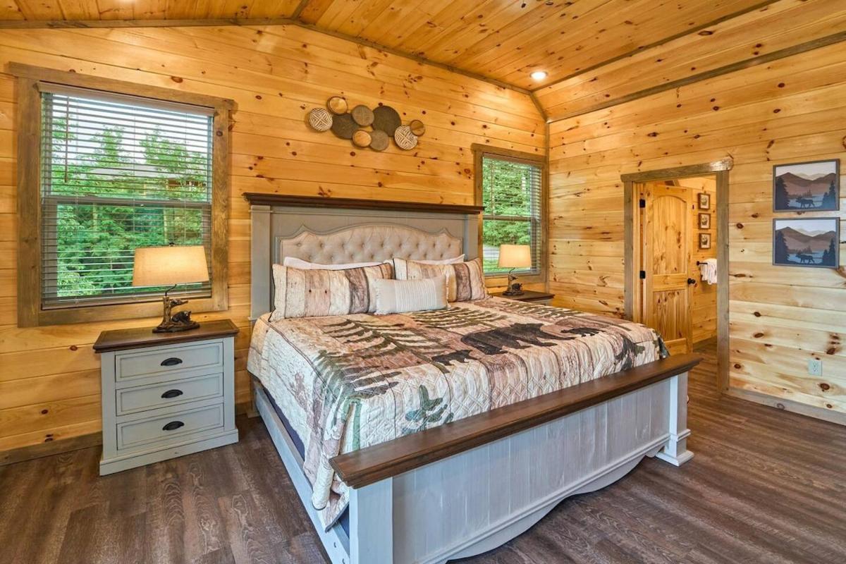 Mountain View, Indoor Pool, Luxury Cabin, Bears *