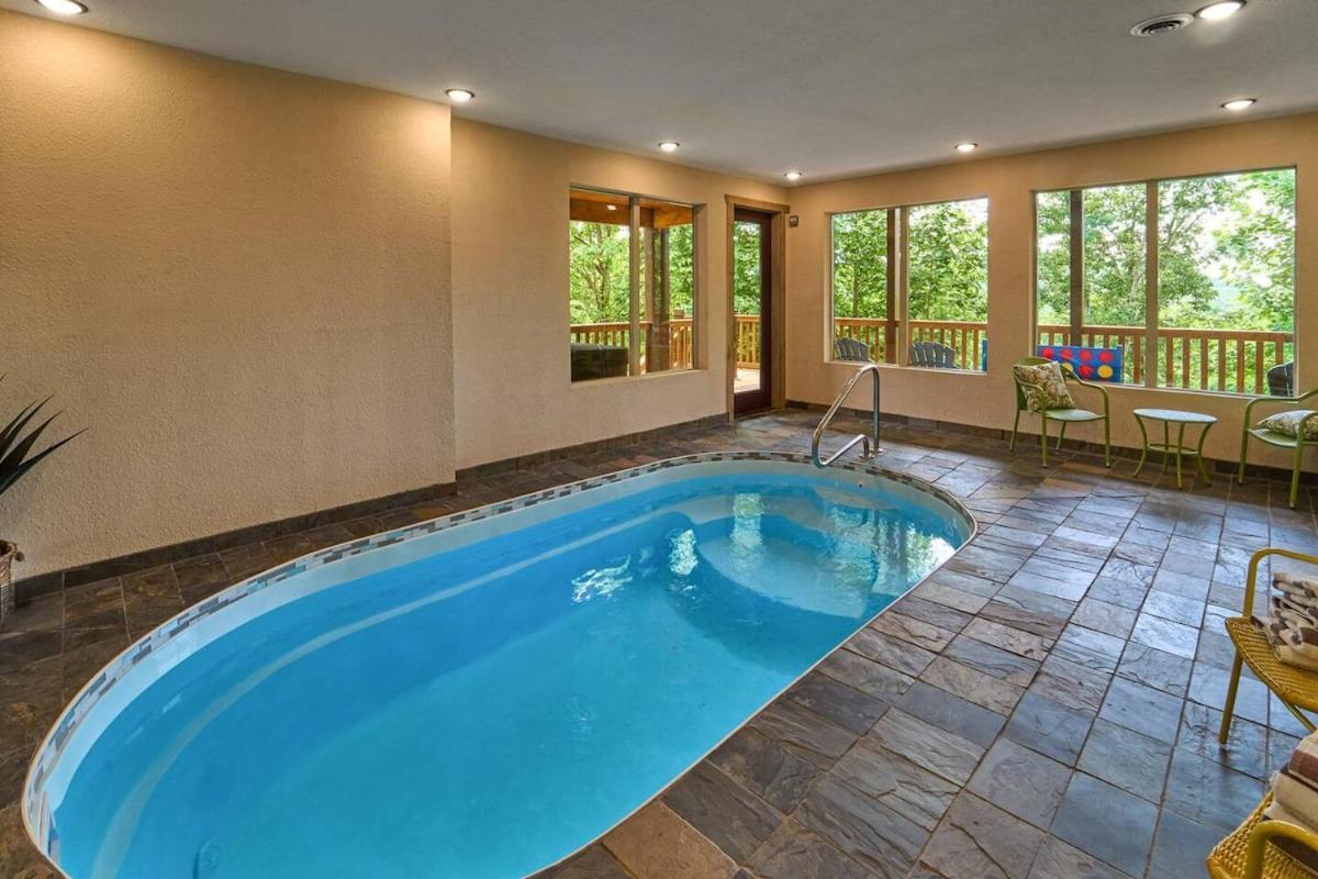 Mountain View, Indoor Pool, Luxury Cabin, Bears Holiday home *