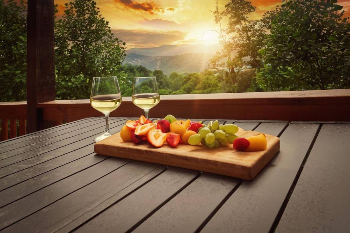 Mountain View, Indoor Pool, Luxury Cabin, Bears * Gatlinburg
