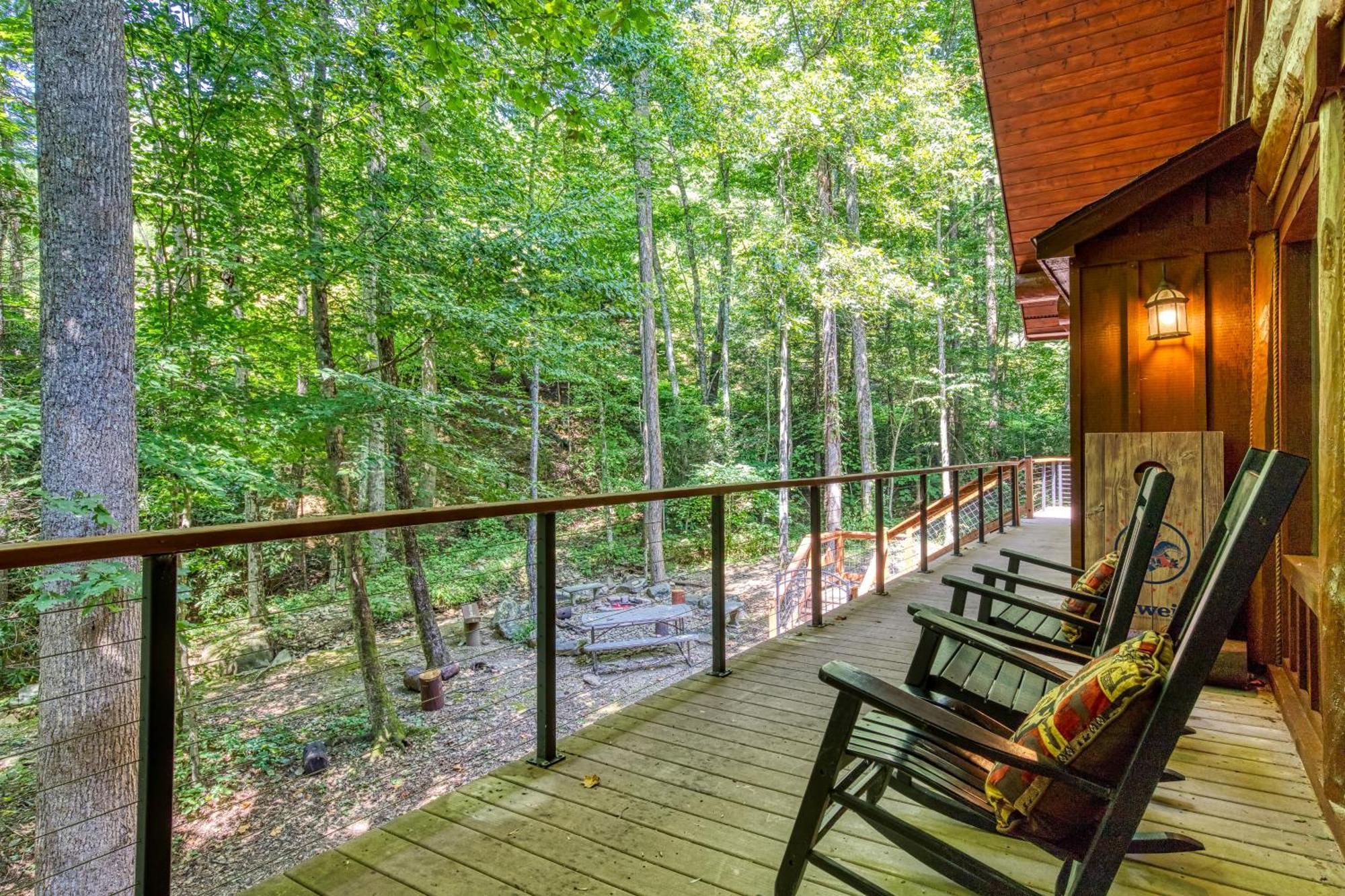 Holiday home Rippling Stream, Hot Tub, Pool Table, Wifi, 1089 Free Tickets Each Paid Day, Dollywood And *