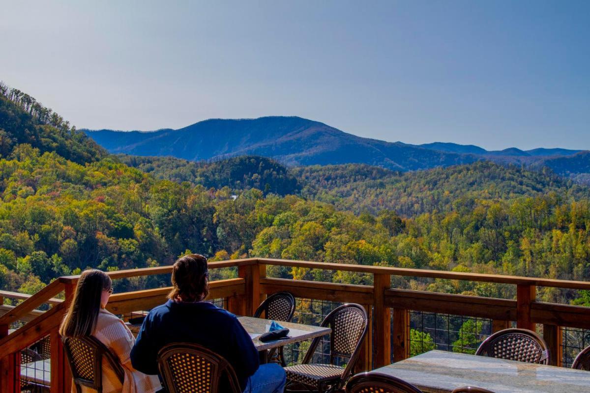 Modern Mtn Retreat Patio & Cozy Fall Vibes Holiday home